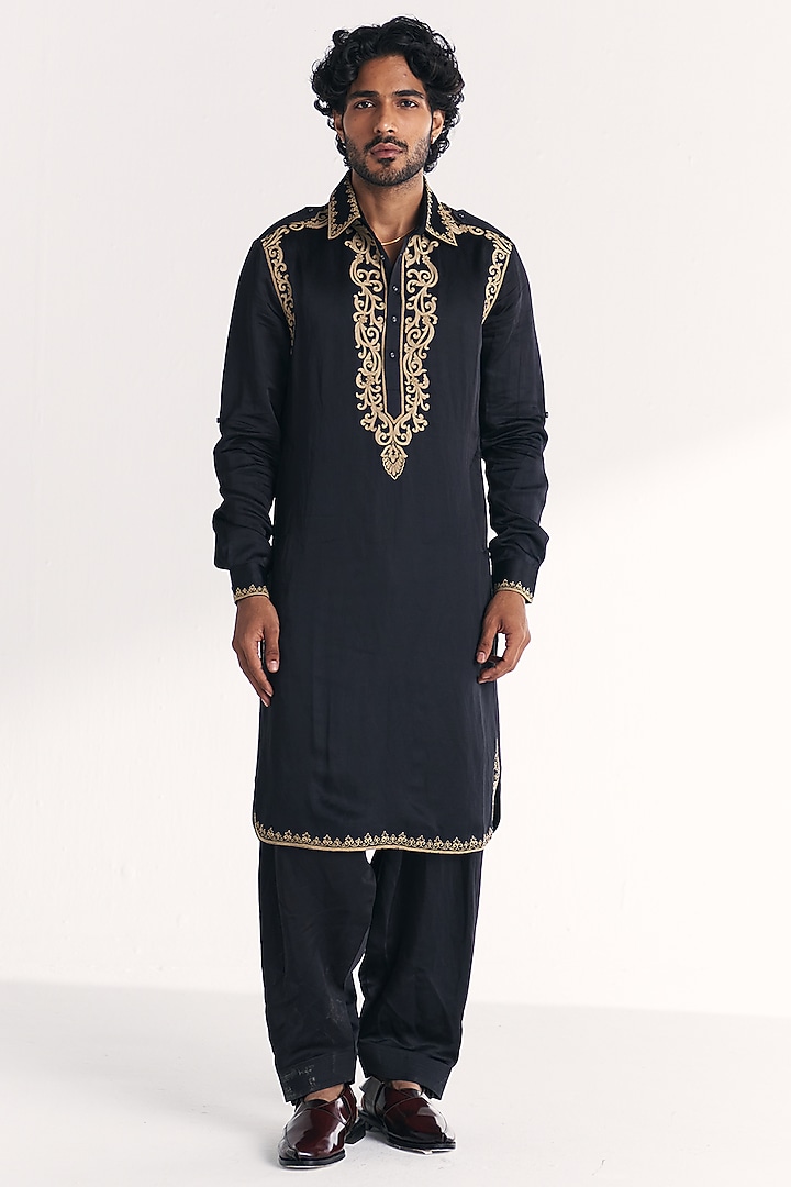 Black Linen Satin Dori Embroidered Pathani Kurta Set by Studio Bagechaa Men at Pernia's Pop Up Shop