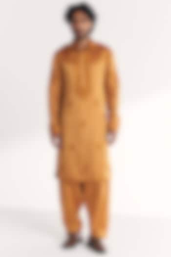 Mustard Linen Satin Dori Embroidered Pathani Kurta Set by Studio Bagechaa Men at Pernia's Pop Up Shop