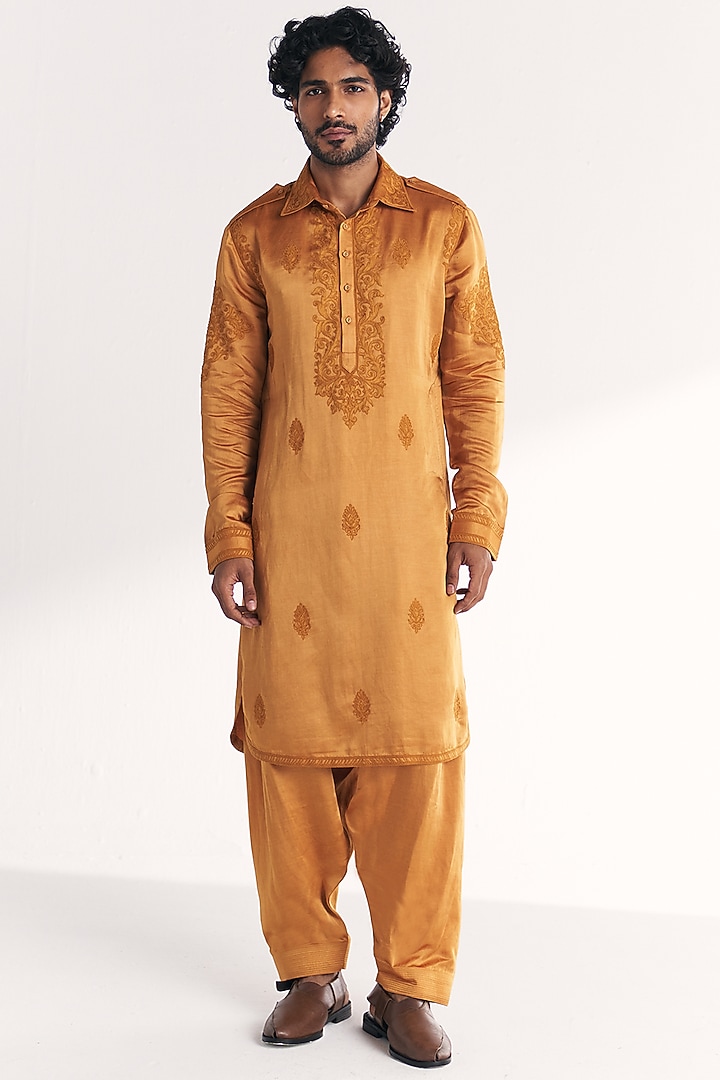 Mustard Linen Satin Dori Embroidered Pathani Kurta Set by Studio Bagechaa Men at Pernia's Pop Up Shop