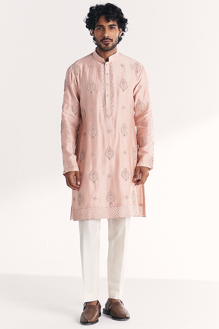 Pink Chanderi Hand Embroidered Kurta Set by Studio Bagechaa Men at Pernia's Pop Up Shop