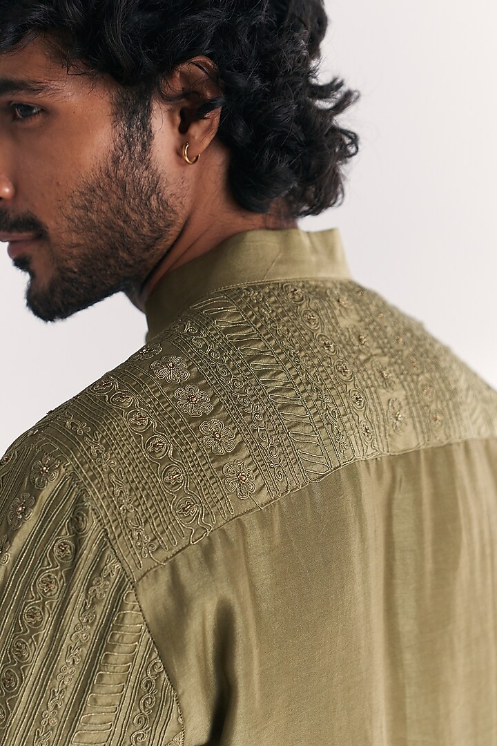 Green Chanderi Hand Embroidered Kurta Set by Studio Bagechaa Men at Pernia's Pop Up Shop