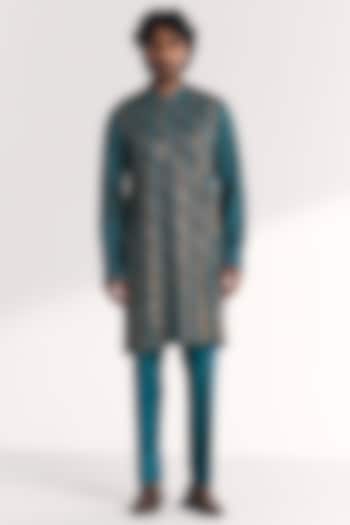Blue Chanderi Hand Embroidered Kurta Set by Studio Bagechaa Men at Pernia's Pop Up Shop