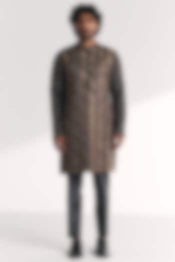 Grey Chanderi Hand Embroidered Kurta Set by Studio Bagechaa Men at Pernia's Pop Up Shop