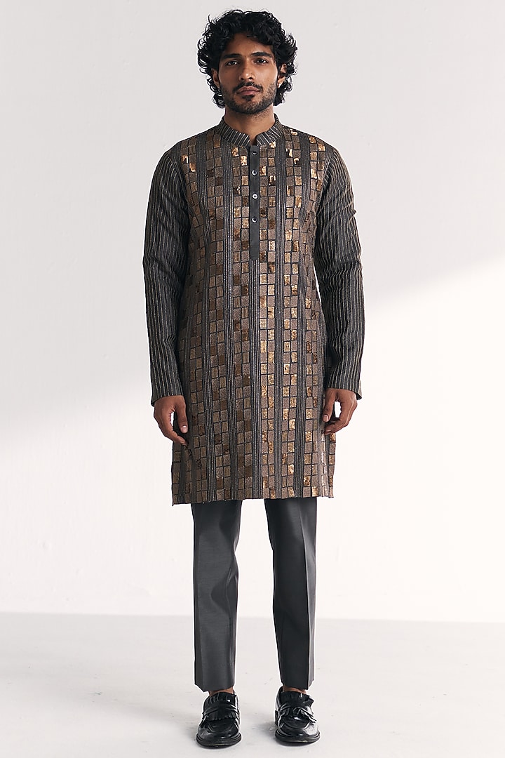 Grey Chanderi Hand Embroidered Kurta Set by Studio Bagechaa Men at Pernia's Pop Up Shop
