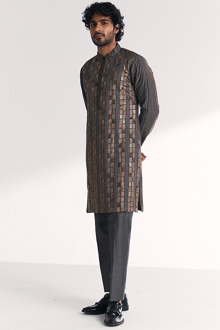 Grey Chanderi Hand Embroidered Kurta Set by Studio Bagechaa Men at Pernia's Pop Up Shop