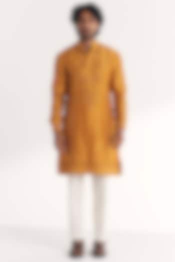 Mustard Chanderi Hand Embroidered Kurta Set by Studio Bagechaa Men at Pernia's Pop Up Shop