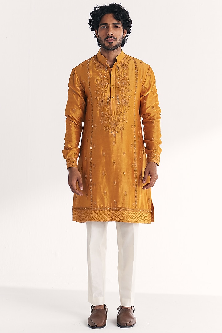 Mustard Chanderi Hand Embroidered Kurta Set by Studio Bagechaa Men at Pernia's Pop Up Shop