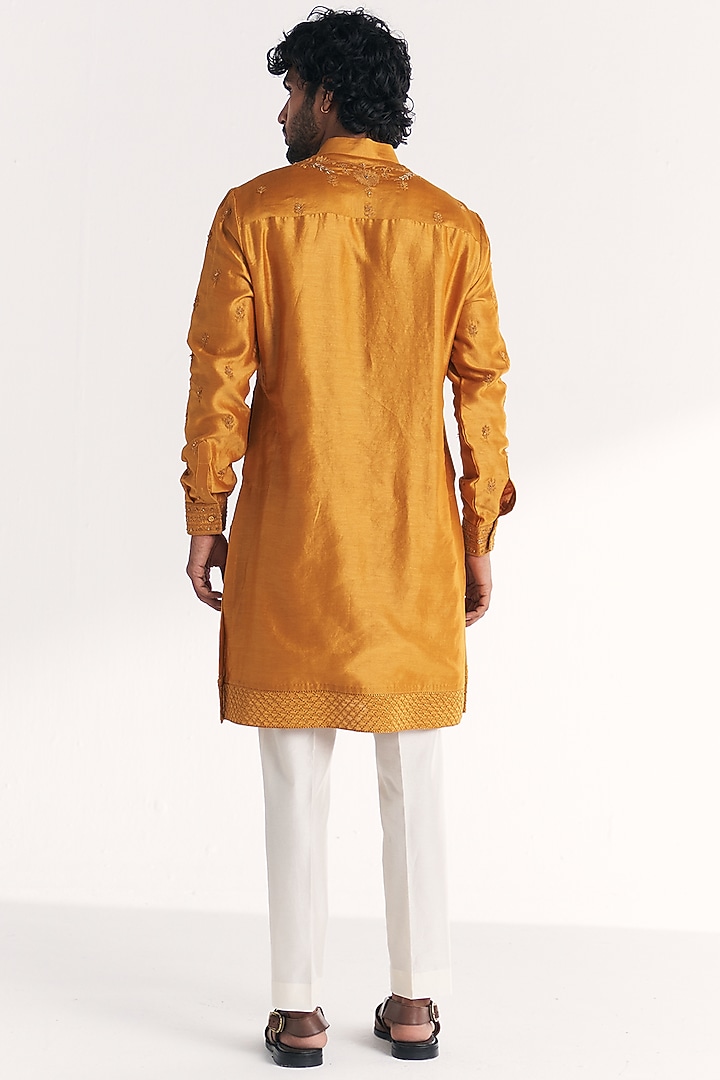 Mustard Chanderi Hand Embroidered Kurta Set by Studio Bagechaa Men at Pernia's Pop Up Shop