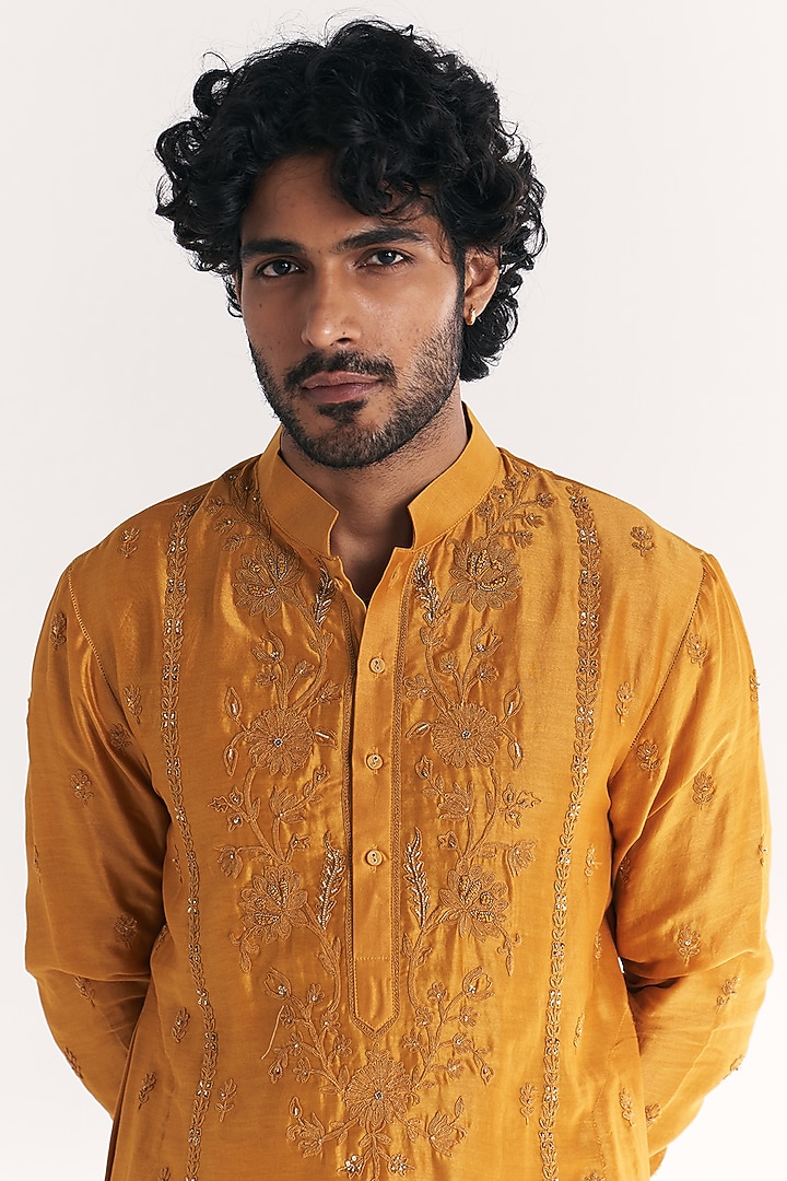 Mustard Chanderi Hand Embroidered Kurta Set by Studio Bagechaa Men at Pernia's Pop Up Shop