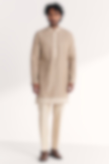 Ivory Chanderi Hand Embroidered Kurta Set by Studio Bagechaa Men at Pernia's Pop Up Shop