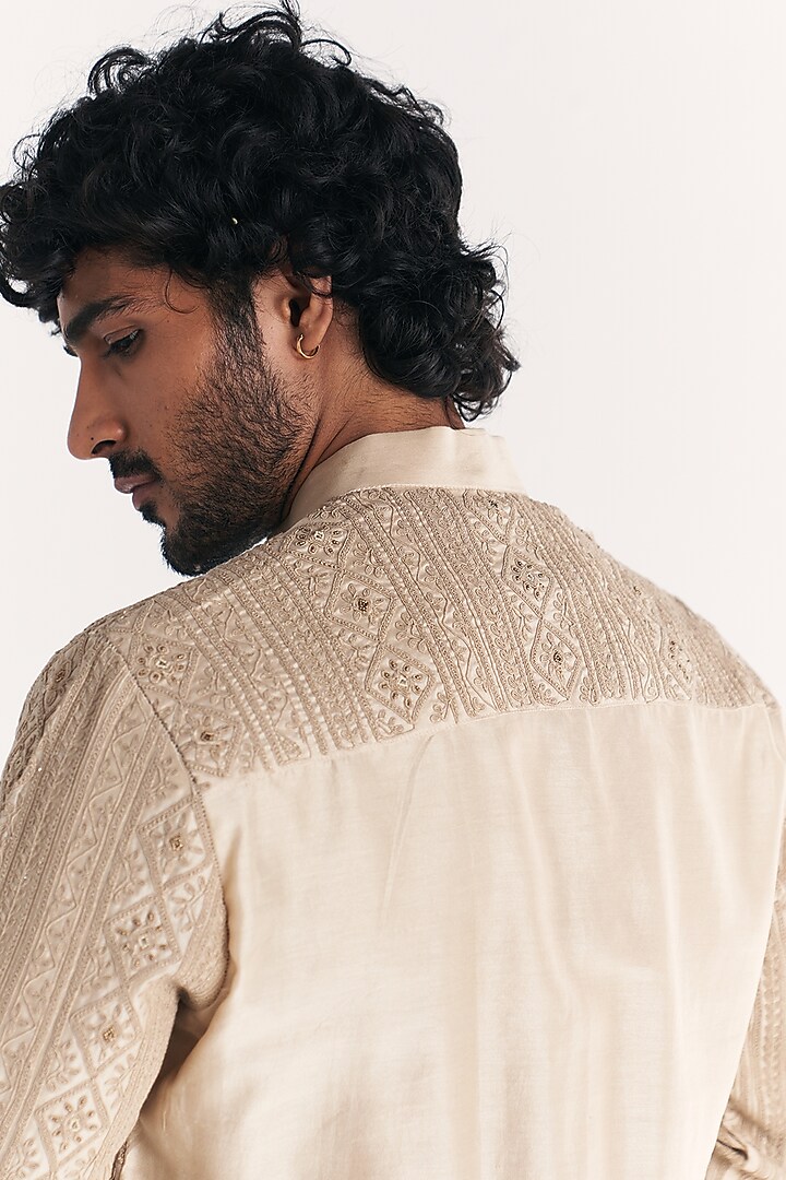 Ivory Chanderi Hand Embroidered Kurta Set by Studio Bagechaa Men at Pernia's Pop Up Shop