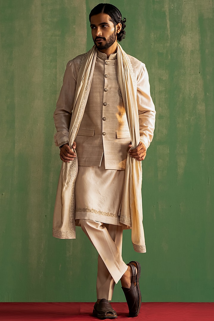 Beige Raw Silk Embroidered Bundi Jacket Set by Studio Bagechaa Men at Pernia's Pop Up Shop