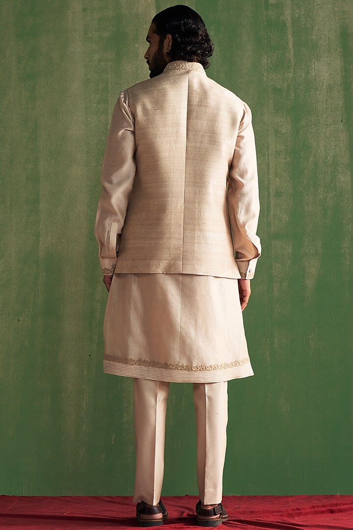 Beige Raw Silk Embroidered Bundi Jacket Set by Studio Bagechaa Men at Pernia's Pop Up Shop