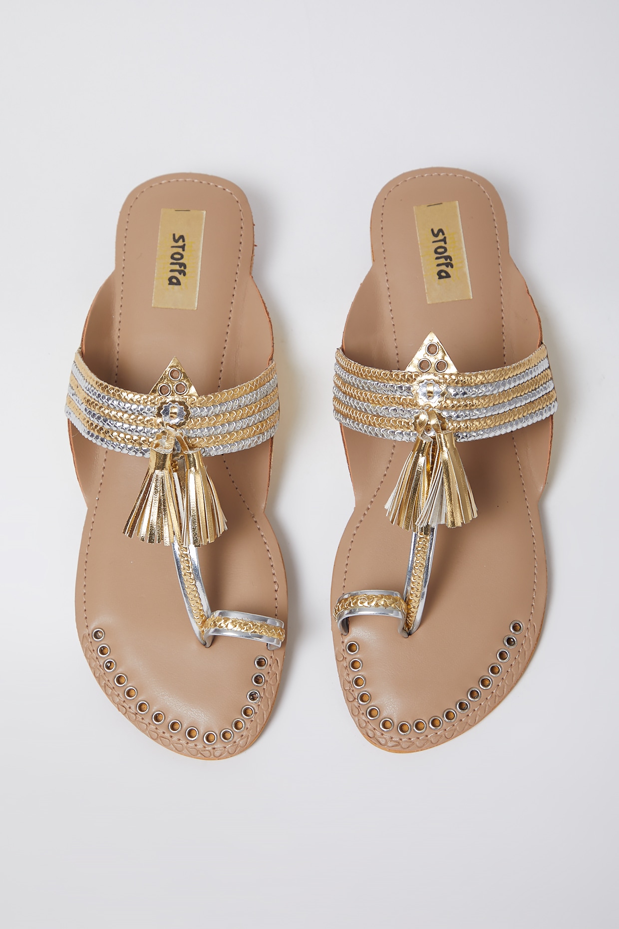 Silver on sale kolhapuri chappal