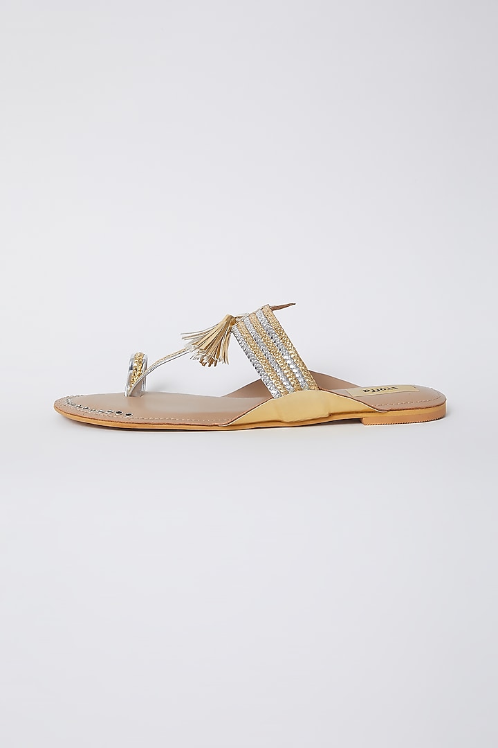 Silver & Nude Kolhapuri Chappals by stoffa bride at Pernia's Pop Up Shop