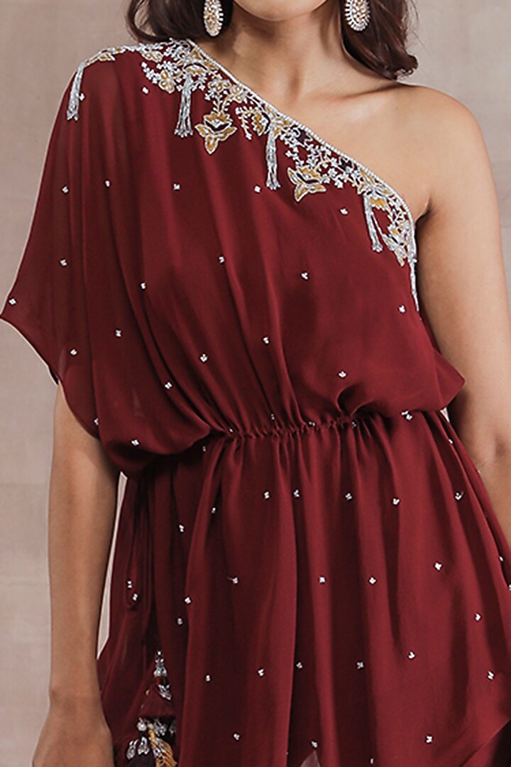 Maroon Hand Embroidered Kaftan Set by Seema Thukral at Pernia's Pop Up Shop