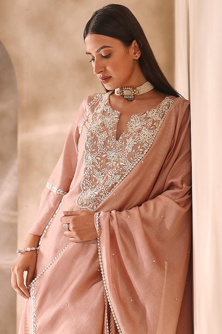 Dusty Pink Chanderi Embroidered Kurta Set by Seema Thukral at Pernia's Pop Up Shop