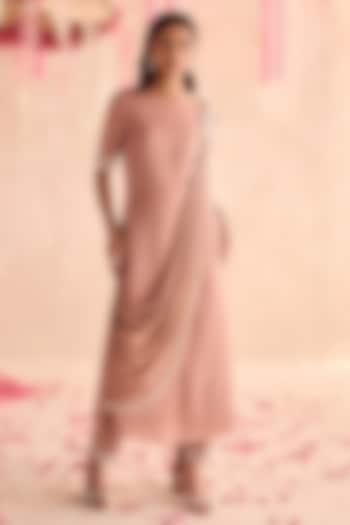 Champagne Habutai Silk Embellished Kurta Set by Seema Thukral at Pernia's Pop Up Shop