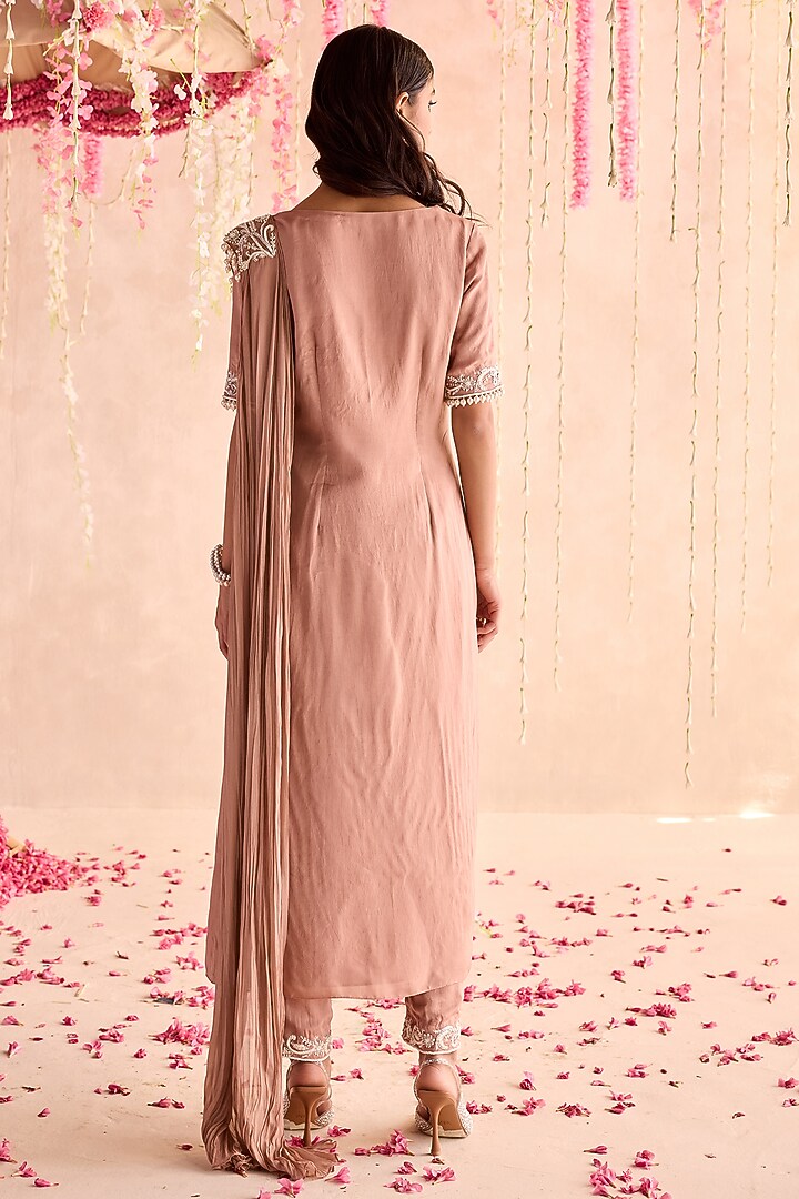 Champagne Habutai Silk Embellished Kurta Set by Seema Thukral at Pernia's Pop Up Shop