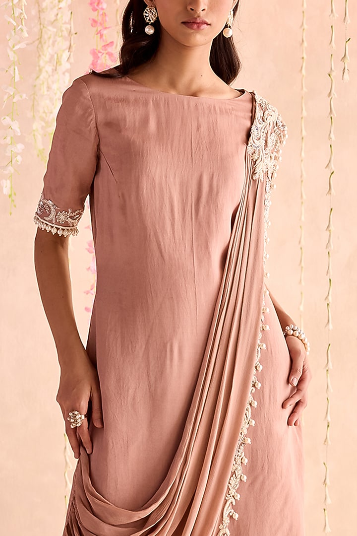 Champagne Habutai Silk Embellished Kurta Set by Seema Thukral at Pernia's Pop Up Shop
