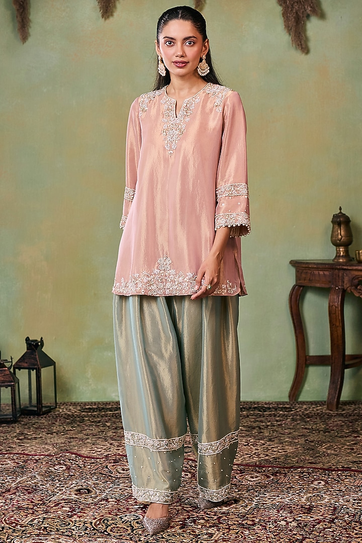Rose Gold Tissue Embellished Kurta Set by Seema Thukral at Pernia's Pop Up Shop