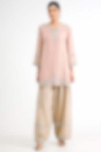 Rose Gold Tissue Embellished Kurta Set by Seema Thukral at Pernia's Pop Up Shop