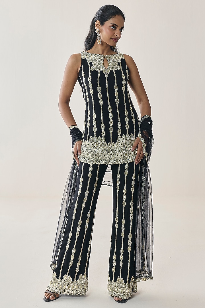 Black Georgette Embellished Kurta Set by Seema Thukral at Pernia's Pop Up Shop