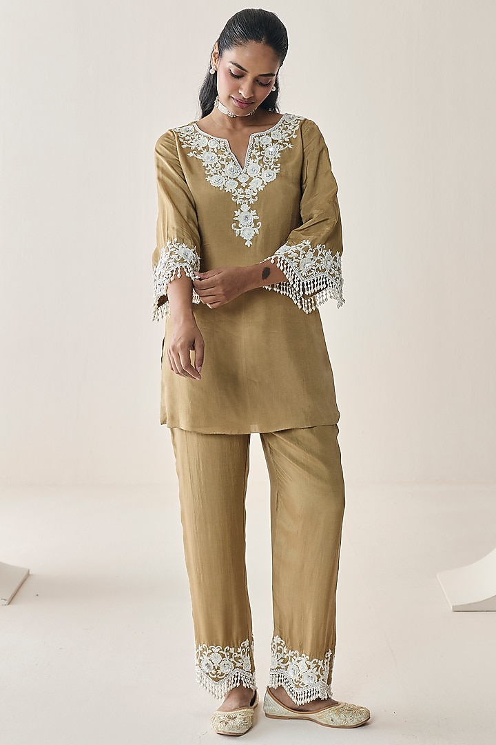 Gold Habutai Silk Aari Hand Embellished Kurta Set by Seema Thukral at Pernia's Pop Up Shop