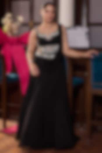 Black Georgette & Organza Pre-Draped Wedding Saree Set by Seema Thukral at Pernia's Pop Up Shop