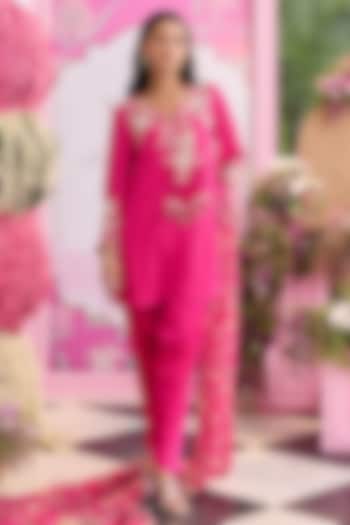 Hot Pink Satin & Organza Embellished Kurta Set by Seema Thukral at Pernia's Pop Up Shop