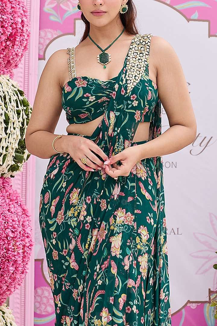 Emerald Green Georgette Printed & Embellished Pre-Stitched Party Wear Saree Set by Seema Thukral at Pernia's Pop Up Shop