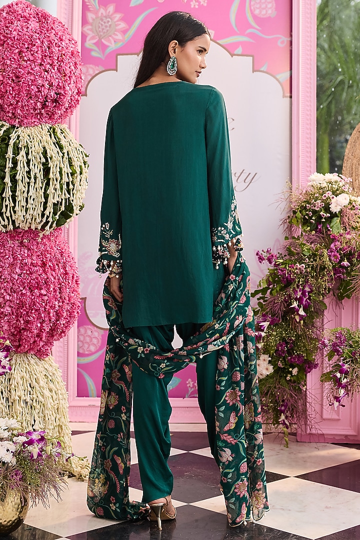 Emerald Green Satin & Organza Embellished Kurta Set by Seema Thukral at Pernia's Pop Up Shop