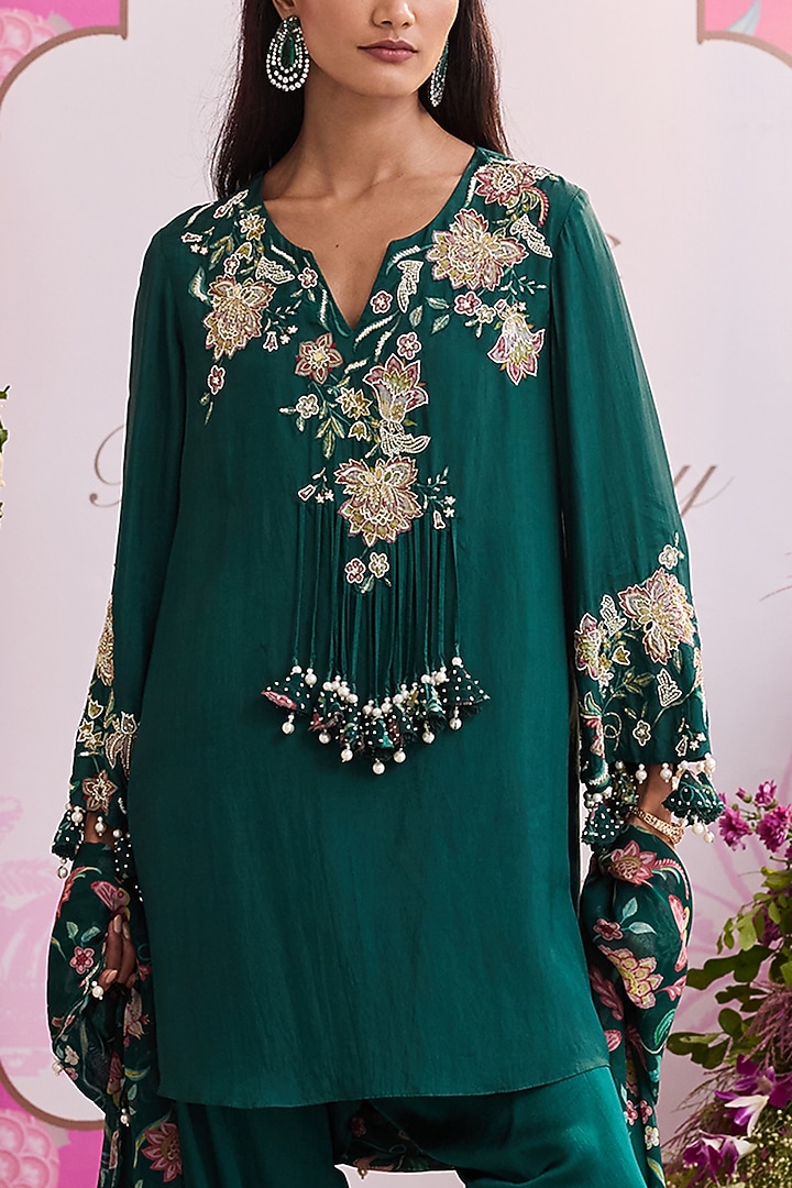 Emerald Green Satin & Organza Embellished Kurta Set by Seema Thukral at Pernia's Pop Up Shop