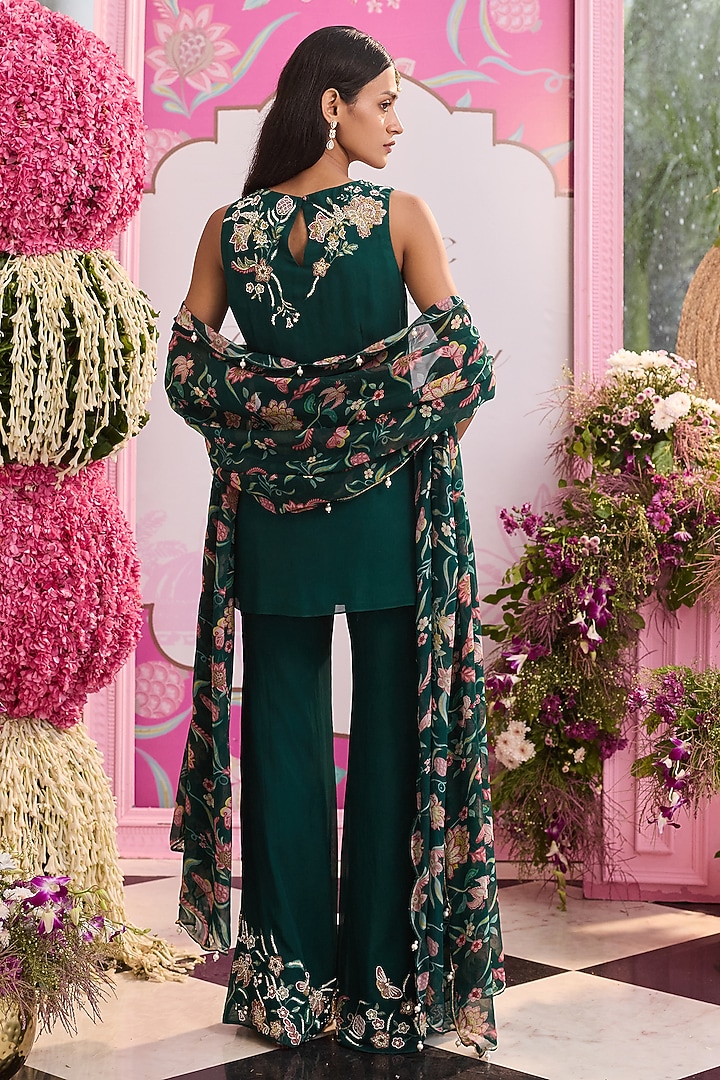 Emerald Green Georgette & Organza Embellished Kurta Set by Seema Thukral at Pernia's Pop Up Shop