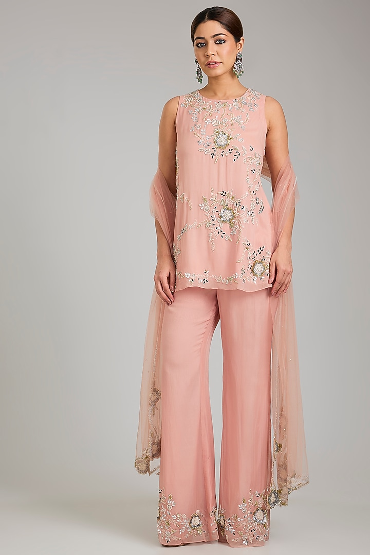 Dusty Pink Georgette Hand Embroidered Kurta Set by Seema Thukral at Pernia's Pop Up Shop