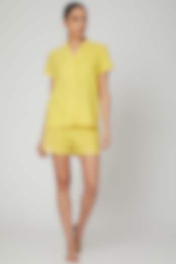 Yellow Shirt With Shorts by Stitch