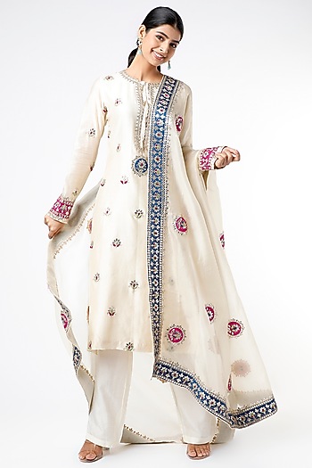 Ivory Hand Embroidered Kurta Set by Stotram at Pernia's Pop Up Shop