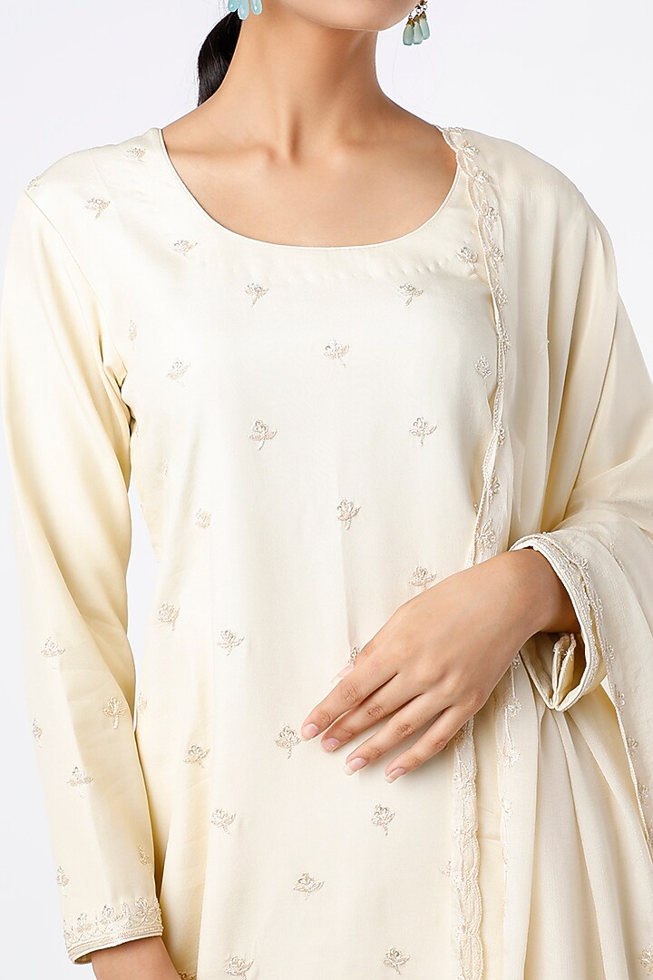 Ivory Embroidered Kurta Set by Stotram at Pernia's Pop Up Shop