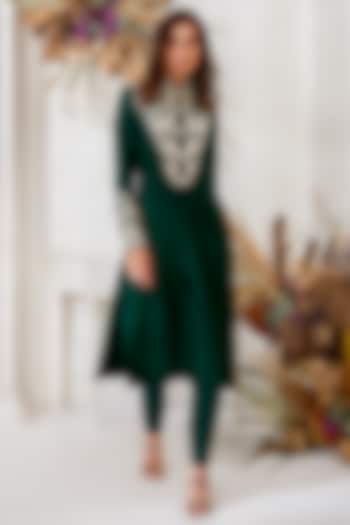Emerald Green Embroidered Kurta Set by Stotram at Pernia's Pop Up Shop