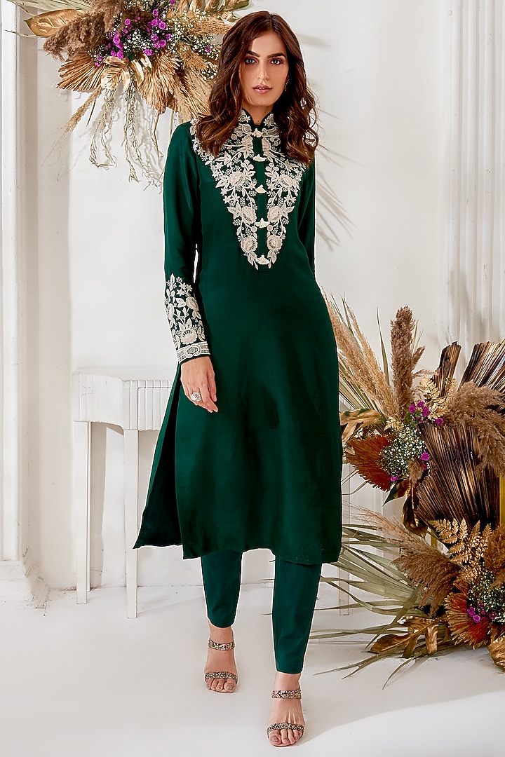 Emerald Green Embroidered Kurta Set by Stotram at Pernia's Pop Up Shop