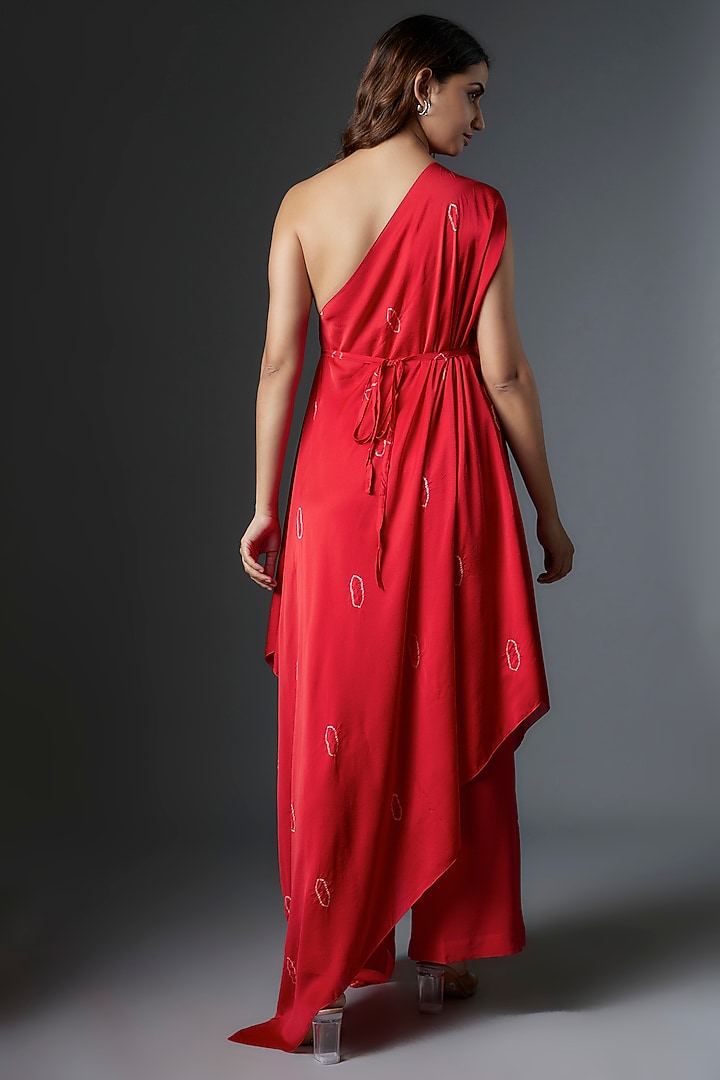 Red Silk Satin Georgette Bandhani Printed One-Shoulder Tunic Set by Stephany at Pernia's Pop Up Shop