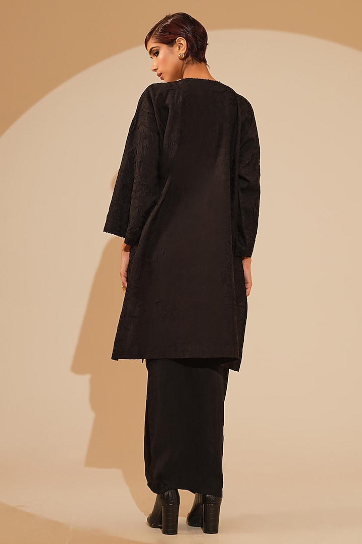Black & Natural Beige Crushed Silk Tunic by STOIQUE at Pernia's Pop Up Shop