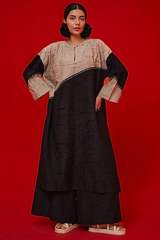 Black & Grey Crushed Silk Floral Applique Tunic by STOIQUE