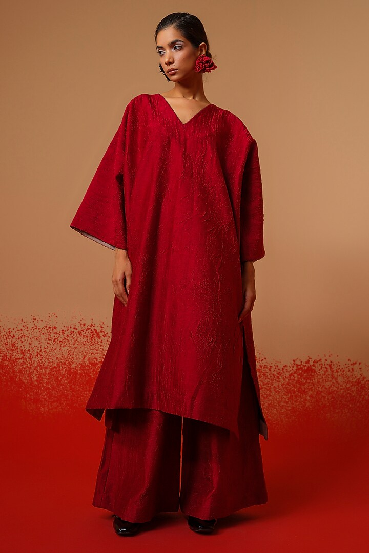 Red & Black Crushed Silk Floral Tunic by STOIQUE at Pernia's Pop Up Shop