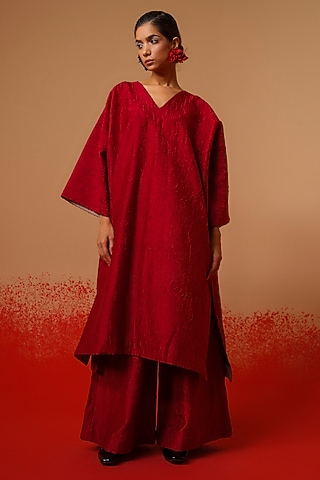 Red & Black Crushed Silk Floral Tunic by STOIQUE