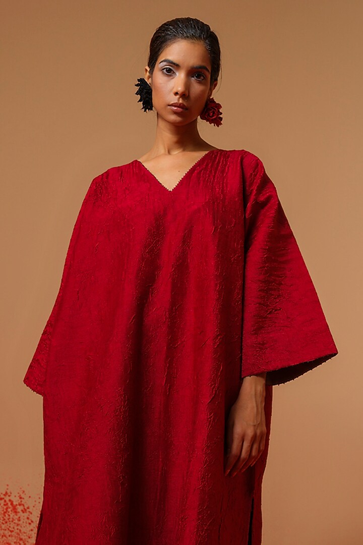 Red & Black Crushed Silk Floral Tunic by STOIQUE at Pernia's Pop Up Shop