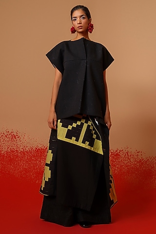 Black Cotton Matty Structured Top by STOIQUE