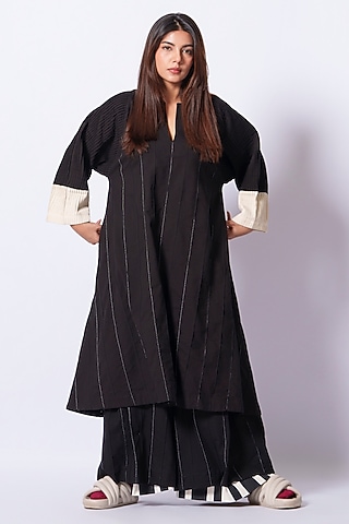 Black Cotton Matty Relaxed Tunic by STOIQUE