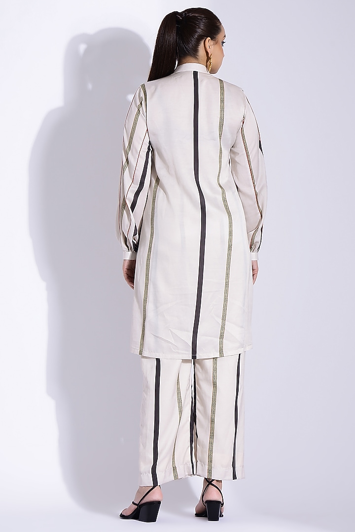 Off-white Cotton Silk Digital Printed Kurta Set by Studio Surbhi at Pernia's Pop Up Shop