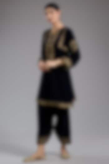Black Velvet Aari Hand Embroidered Kurta Set by Studio A at Pernia's Pop Up Shop